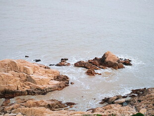 滨海礁石海岸风光