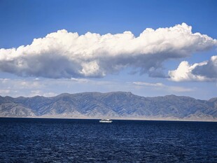 赛里木湖