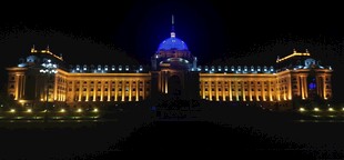扎赉诺尔新区政府建筑夜景