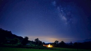 乡野夜幕星空美景