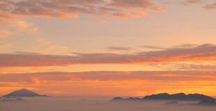 黄昏日落远山天空美景