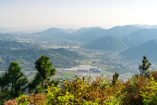 远山层叠自然美景