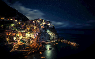 滨海山城夜景