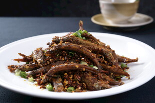 香酥干煸小河鱼