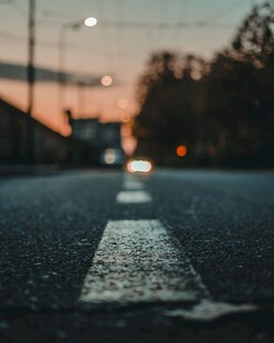 黄昏朦胧公路街景