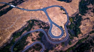 航拍蜿蜒公路景观