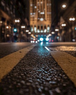 雨夜朦胧城市街景