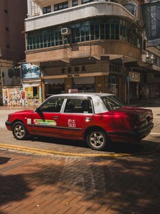 香港街头红色出租车