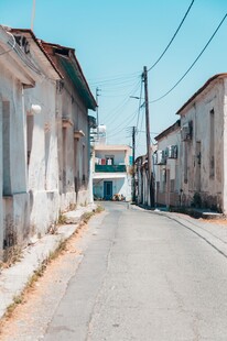 乡村老街晴日街景