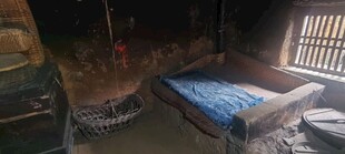 老式农家土炕旧屋场景