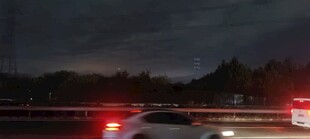夜间公路行车模糊画面