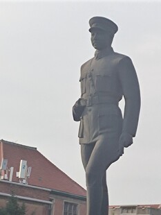 军人纪念雕像