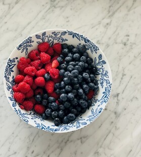 碗装树莓蓝莓鲜果