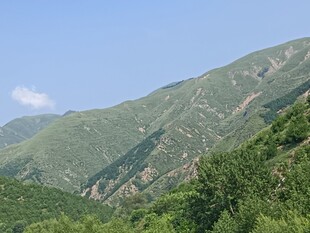 青山蓝天山野风光
