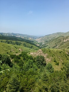青山绿野山谷风光