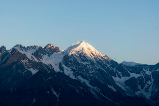 日照金山