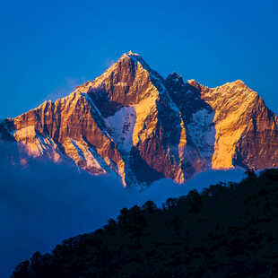 日照金山