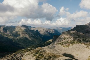 山野峡谷自然风光