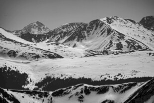 黑白雪山湖景风光