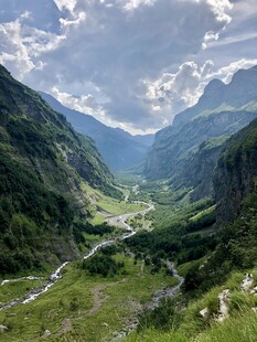 高山峡谷自然风光