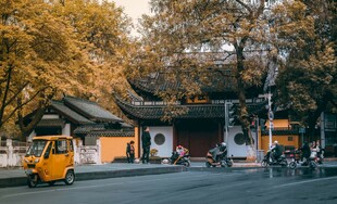 秋日古街黄昏街景
