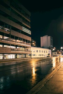 雨后城市夜景