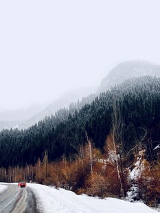 冬日山林公路雪景