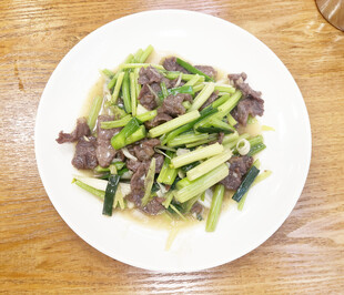 芹菜炒牛肉