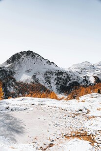 冬日雪山郊野风光