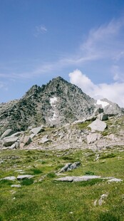 高山草甸晴日风光