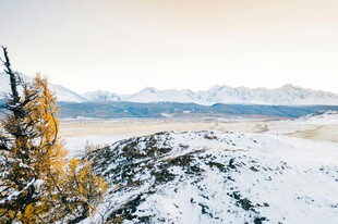 冬日郊野湖山雪景