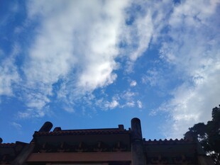 蓝天流云古建剪影
