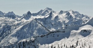 雪山群峰自然风光