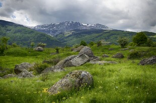 山野阴云自然风光