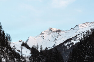 雪山山林自然景观