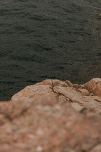 水边岩石自然风景