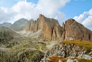 红岩山地自然风光