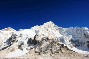 高原雪山自然风光