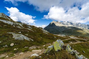 高原山地自然风光