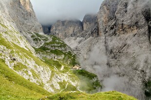高山峡谷草甸风光
