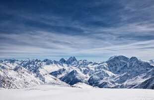 高原雪山壮阔风光