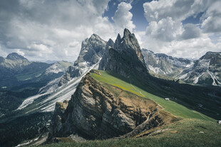 高山草甸壮丽山景