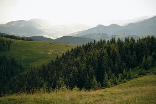 山野自然远景风光