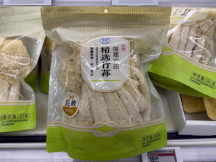 货架上的袋装竹荪