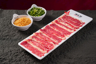 鲜切肥牛火锅食材