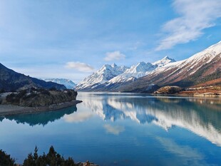 雪山湖泊绝美风光