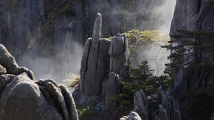 云雾山间奇峰胜景