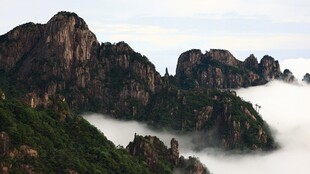 群峰云海自然景观