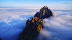 高山云海壮丽风光