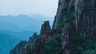 层峦叠嶂山景风光